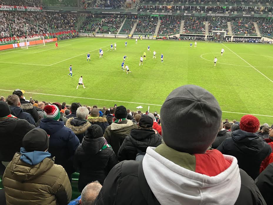 Chelsea i Legia ograniczają bilety dla gości. Kontrowersje przed meczem.