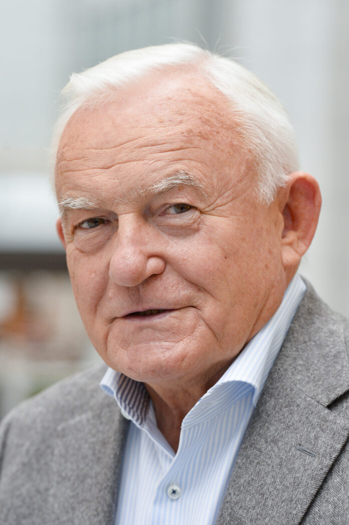 Leszek Miller ośmielił się spierać z dziennikarzem i to jakim? WIELKIM, ho, ho. Piotr Kraśko to Buk informacji