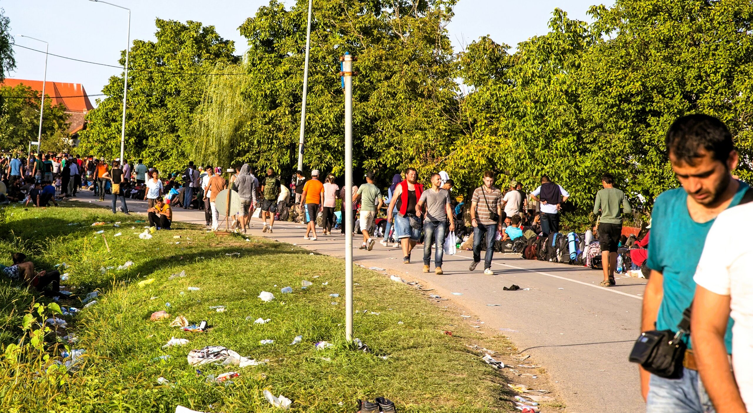 Rząd szykuje niespodziankę imigracyjną? Mieszkańcy Czerwonego Boru ostrzegają – czyli JADĄ GOŚCIE JADĄ!!!