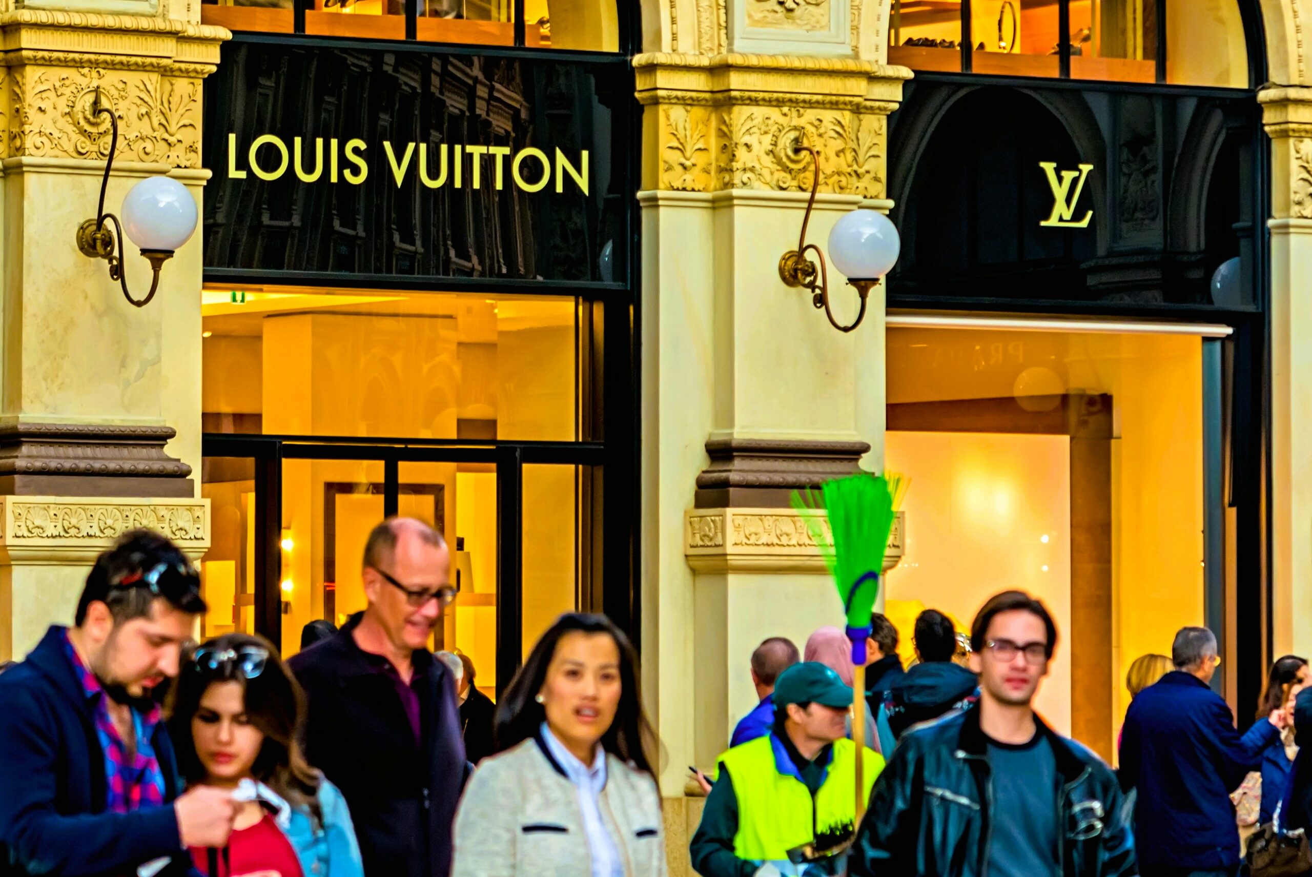 UPADEK LOUIS VUITTON i HERMES – TYLKO METKA Z EUROPY: Frajerzy płacą – luksusowe marki oszukują nas wszystkich czyli jak wydymać cały Świat