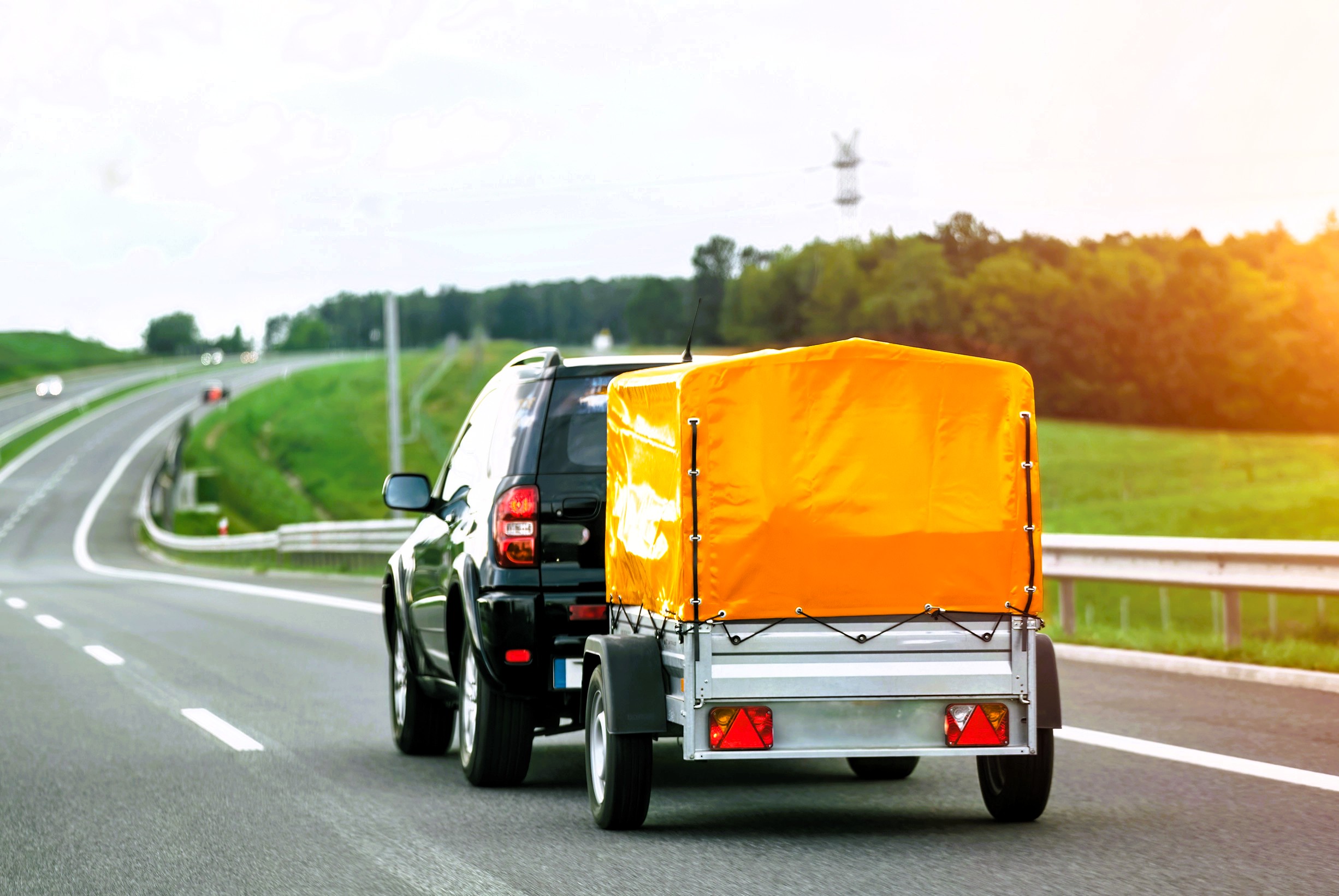 Jak wybrać i kupić przyczepę samochodową z dostawą pod dom?