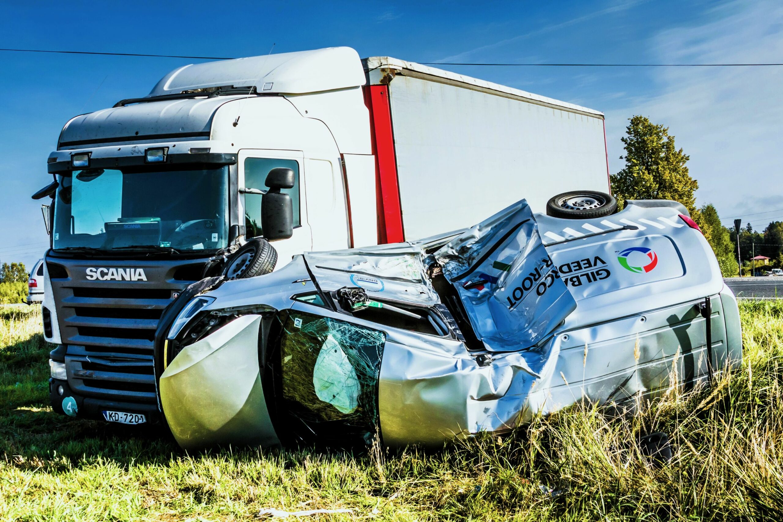 Karambol na Mazowszu: Wypadek sześciu pojazdów i wielu rannych