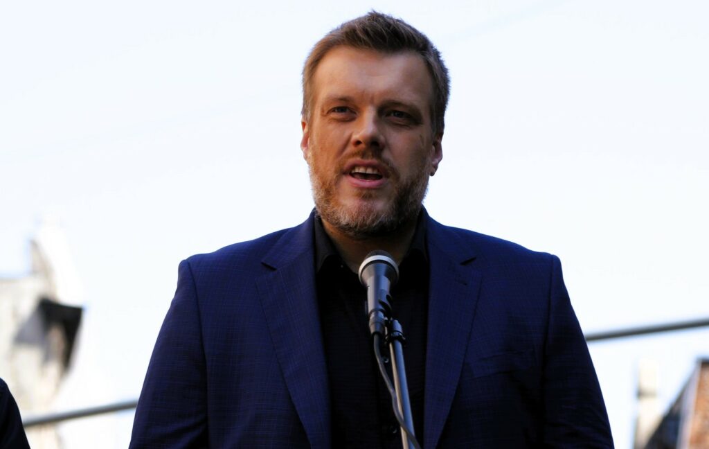 InPost I Napiwki - Zandberg przeciw