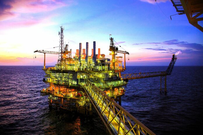 Niemcy chcą przejąć poskie złoża na Bałtyku - platforma wydobywcza Niemcy chcą przejąć poskie złoża na Bałtyku - platforma wydobywcza