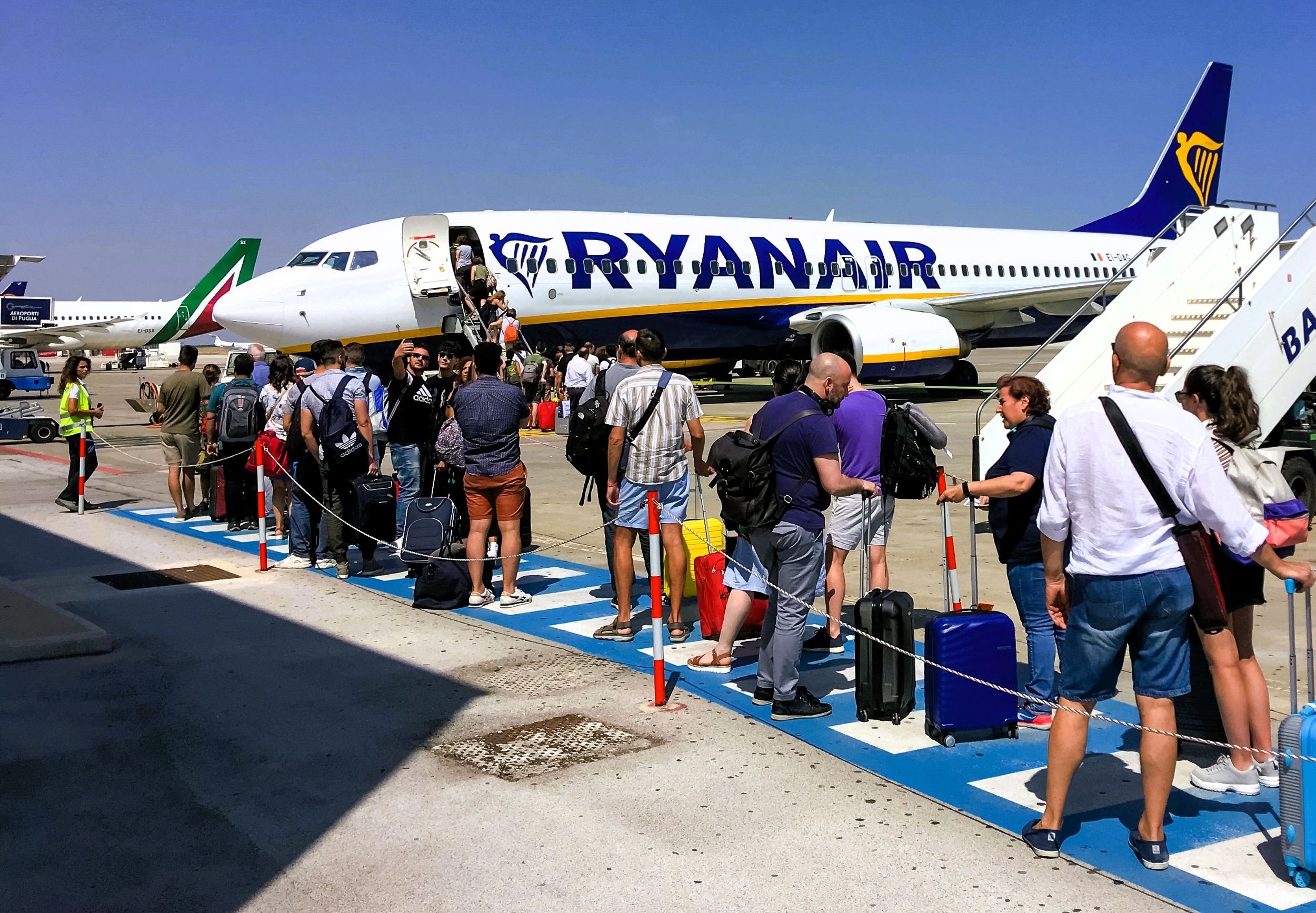 Koniec Samowoli Bagażowej? UOKiK bada Tanie Linie Lotnicze!