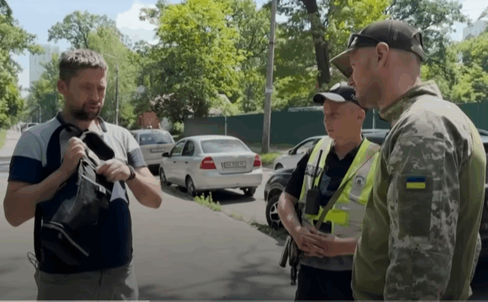 Polowanie na Rekrutów - Przymusowa Wysyłka na Front