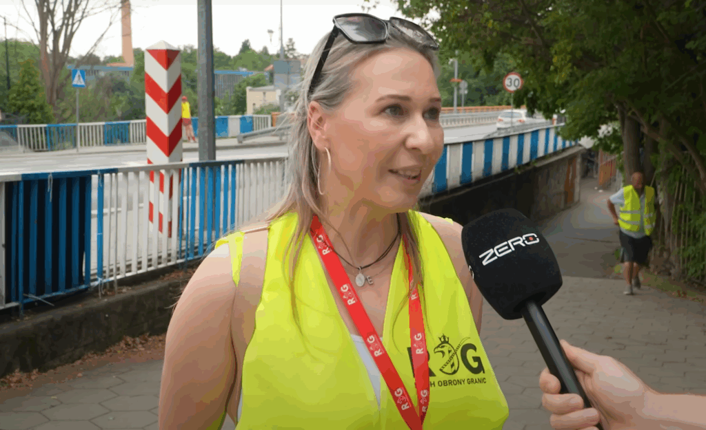 Antyobywatelskie Działania Rządu, na zdjęciu bojówki Ruchu Obrony Granic, bojówkarze niedawno bili koniety jak mówi posłanka KO oto przedstawicielka bojówek niszcząca praworządność.