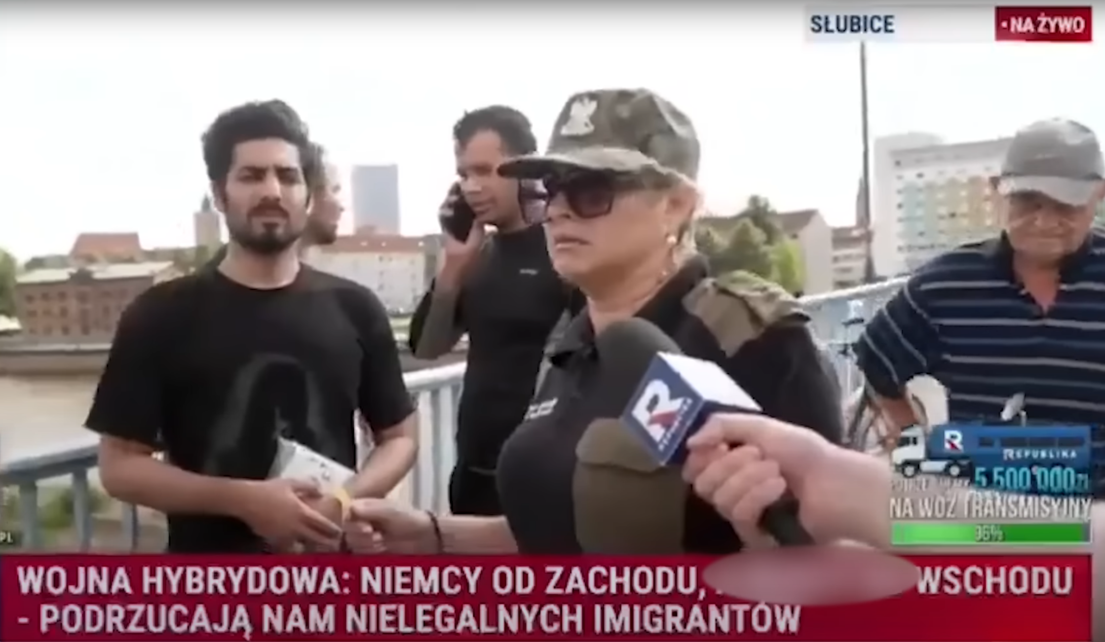 Straż Graniczna przewozi imigrantów ze strony niemieckiej. Tłumaczą że to migranci dostający się z Polski do Niemiec i Niemcy proszą o ich odebranie. Ładne co?