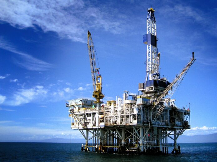 Odkrycie Ropy i Gazu - platforma wydobywcza Odkrycie Ropy i Gazu - platforma wydobywcza