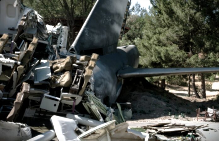 Awionetka Spadła na Posesję dwie osoby nie żyją Awionetka Spadła na Posesję dwie osoby nie żyją