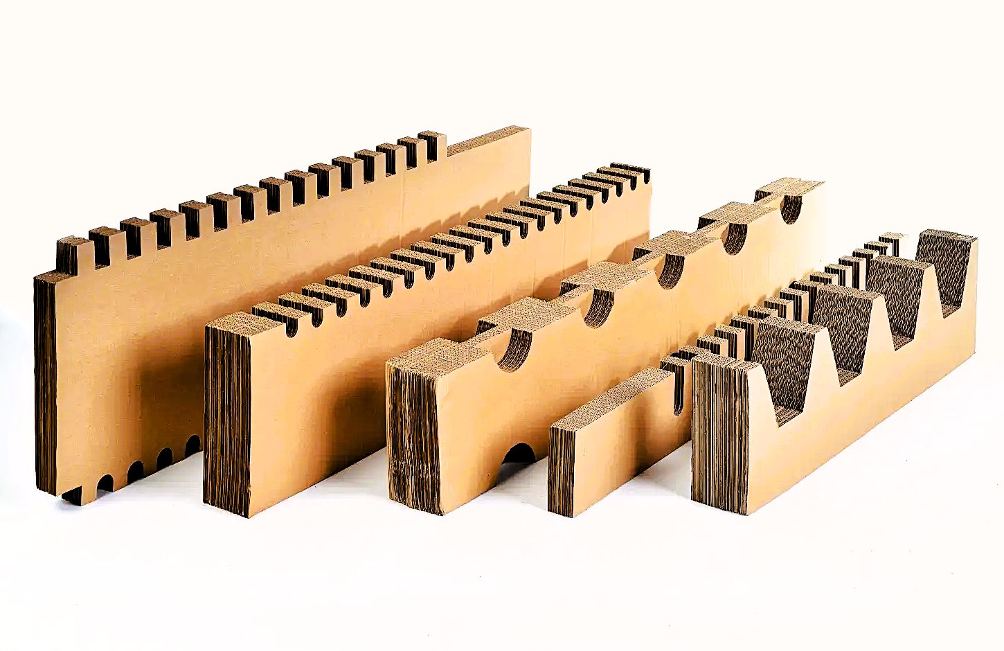 Bezpieczne dostawy w logistyce B2B – tekturowe wypełnienia, które minimalizują straty