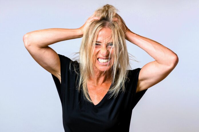 zaprzysiężenie Karola Nawrockiego - Słyszycie ten zgrzyt To zęby elit zaprzysiężenie Karola Nawrockiego - Słyszycie ten zgrzyt To zęby elit, które nie mogą pogodzić się z wynikiem wyborów. 😬 'Co Naród wybrał bez naszej zgody! Jak oni mogli!' Trwa właśnie gorączkowe poszukiwanie paragrafu, który unieważniłby ich decyzję. 😂 Chyba potrzebują więcej czasu na 'zrozumienie' demokracji. Może jakiś kurs dokształcający 🎓