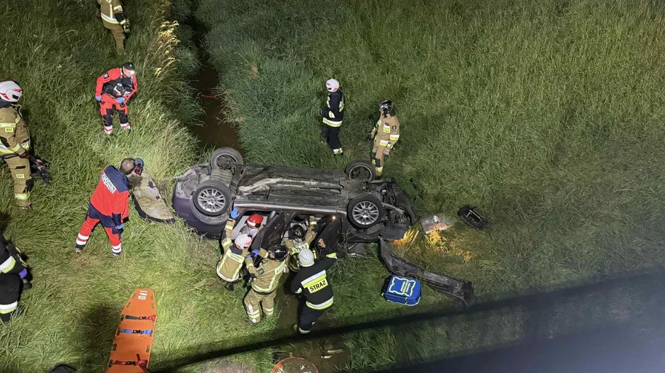 Dramatyczny wypadek pod Krakowem: auto dachowało