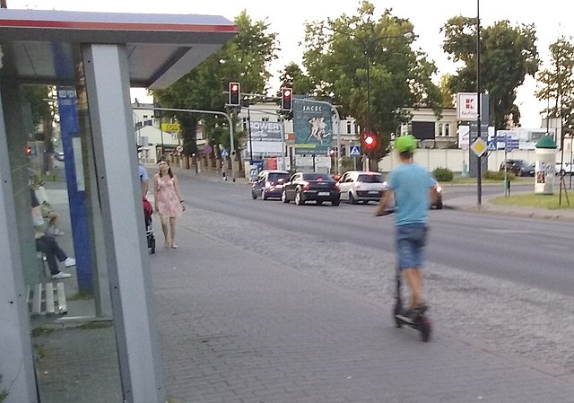 Hulajnogą potrącił pieszego i uciekł – 39-latek z Poznania w areszcie