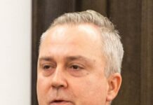 Transfer w Senacie: Piotr Woźniak opuszcza Lewicę i wzmacnia KO Transfer w Senacie Piotr Woźniak opuszcza Lewicę i wzmacnia KO