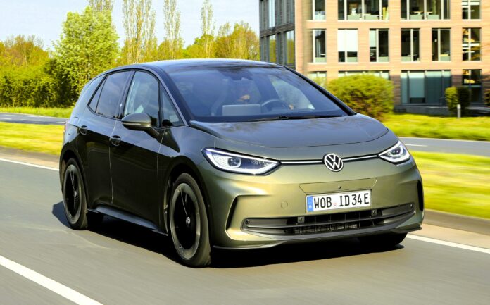 VW obniża ceny Obniżki cen elektrycznych Volkswagenów? To odpowiedź na rewolucję na rynku! Chińskie auta zmieniają reguły gry