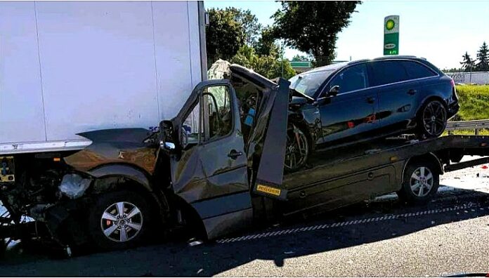 fot kpp nakło Tragiczny wypadek na S5. Śmiertelne zderzenie ciężarówki z lawetą