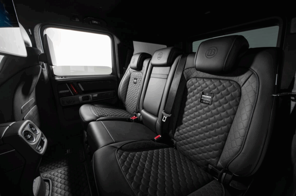 typowy Brabus 800 Shadow czarne wnętrze
