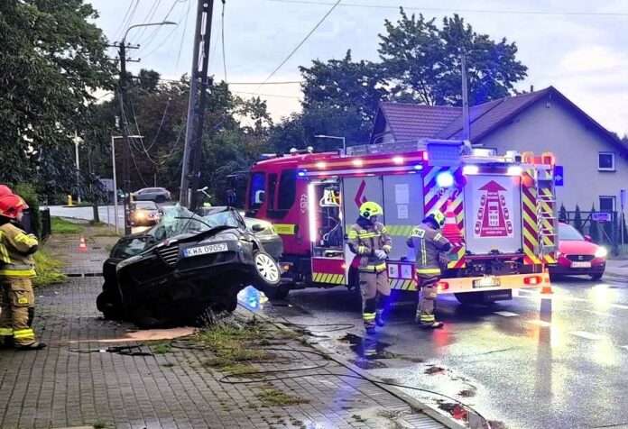 wypadek w Czechowicach -Dziedzicach samochód przecięty na pół 4 wypadek w Czechowicach -Dziedzicach samochód przecięty na pół Akcja ratownicza