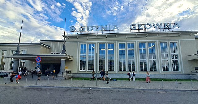 Mężczyzna uratowany w ostatniej chwili na dworcu w Gdyni Mężczyzna uratowany w ostatniej chwili na dworcu w Gdyni