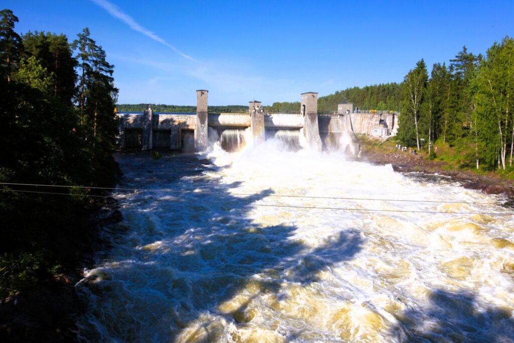 Zapaść systemu energetycznego, odmowy przyłączeń nowych instalacji fotowoltaicznych, brak odpowiedniej infrastruktury