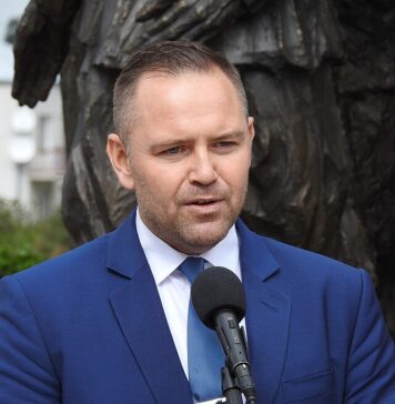 Order Orła Białego: Prezydent wręczył odznaczenia zasłużonym Polakom