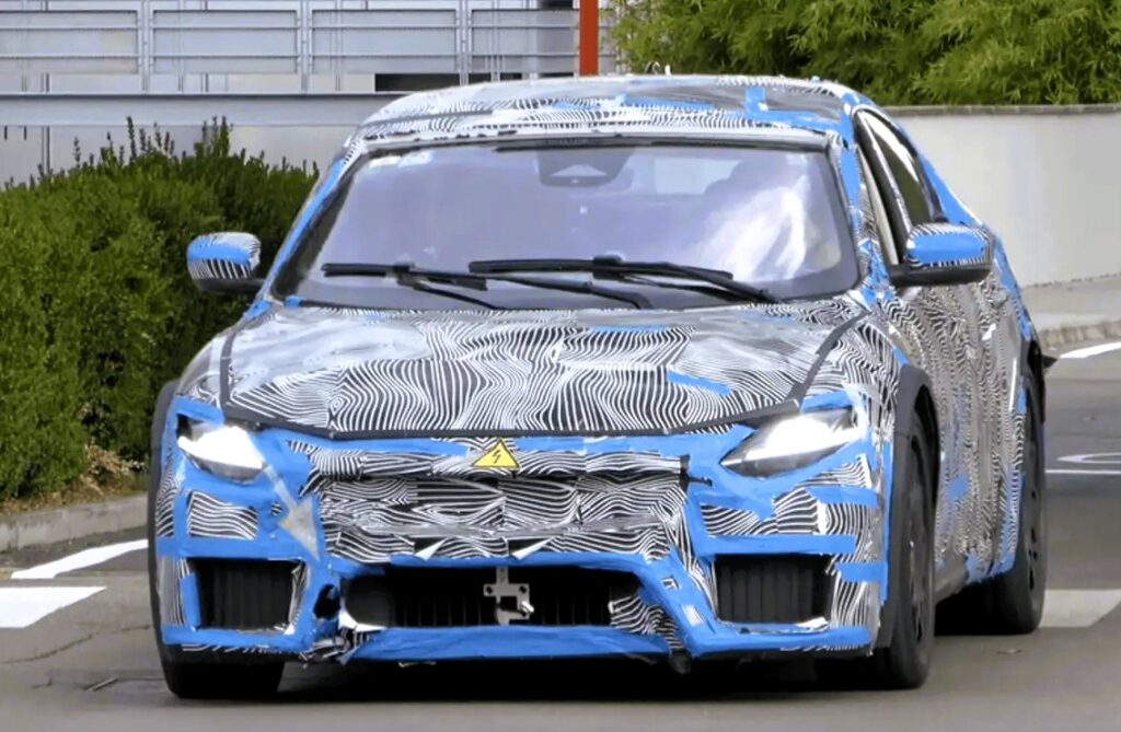 Pierwsze elektryczne Ferrari już jeździ w przebraniu