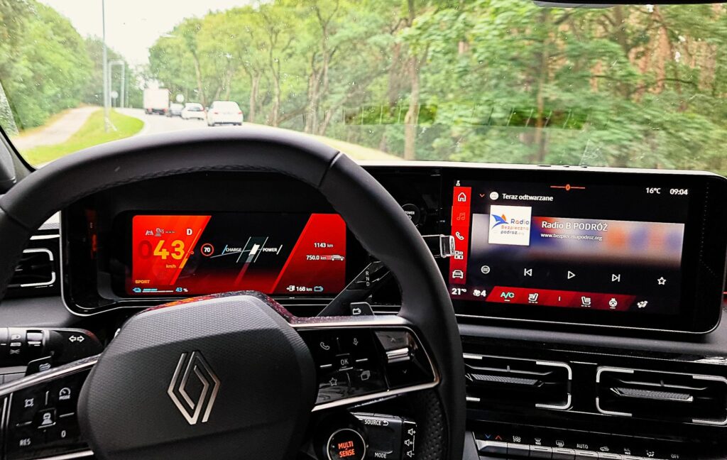 Renault 4 E-Tech Electric - Reaktywacja Legendy z dużymi ekranami