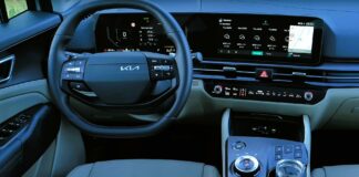 Rodzinny SUV kia sportage nowoczesna deska rozdzielcza