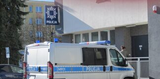 Szkoła we Włodarach ostrzelana: Ewakuacja uczniów po ataku Szkoła we Włodarach ostrzelana Ewakuacja uczniów po ataku