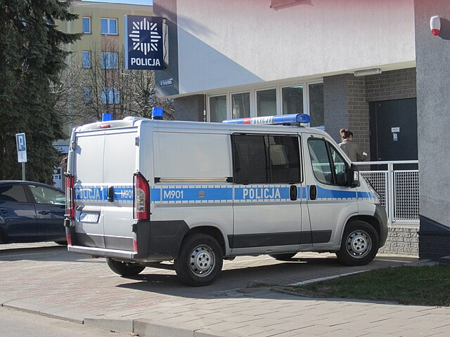 Szkoła we Włodarach ostrzelana Ewakuacja uczniów po ataku Szkoła we Włodarach ostrzelana Ewakuacja uczniów po ataku