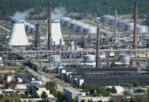 Zagrożenie dla niemieckiej rafinerii w Schwedt Niemcy układają się z Rosją i bronią Rosnieftu który ma rafinerię w Schwedt. Zagrożenie dla niemieckiej rafinerii w Schwedt