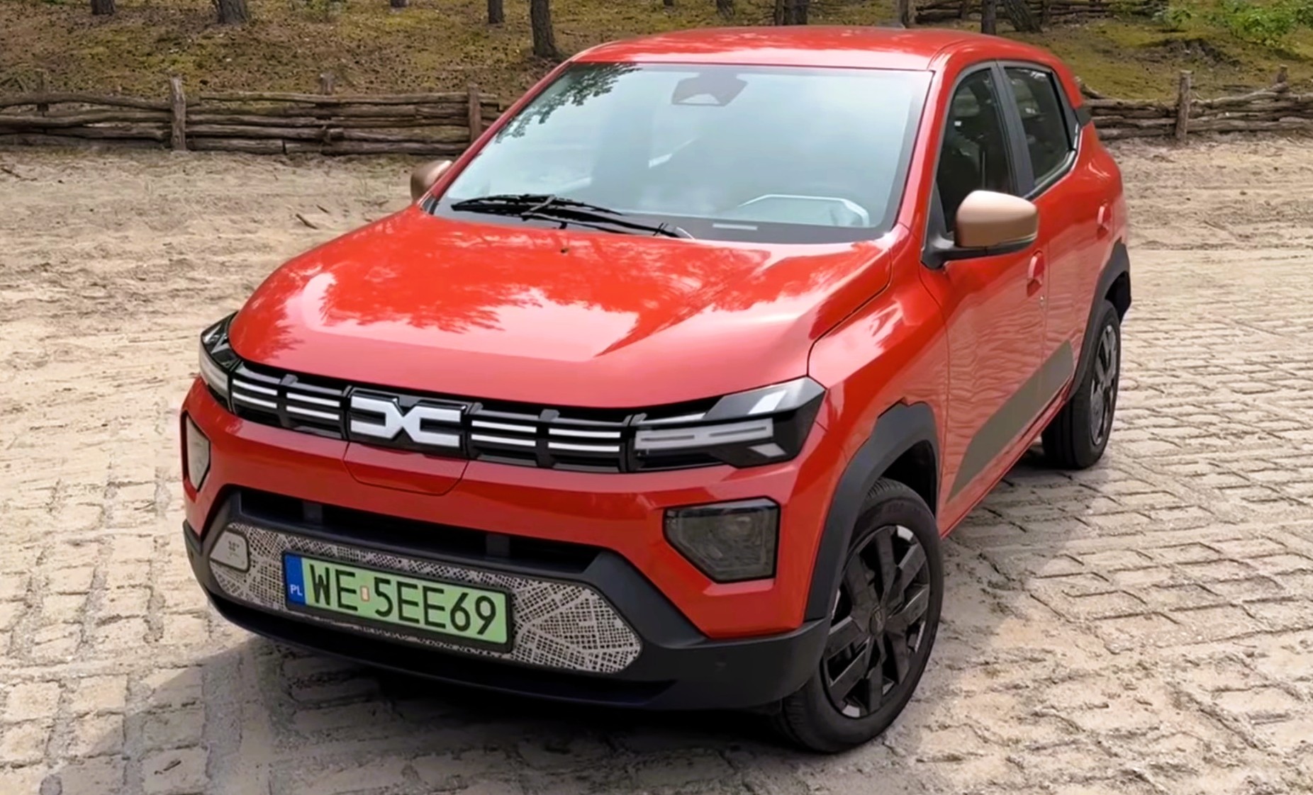 Nowa Dacia Spring to Odpowiedź na Chińską Konkurencję