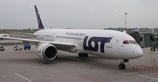 Incydent na lotnisku w Wilnie: Samolot LOT zjechał z z pasa