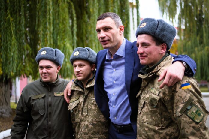 Kliczko chce mobilizacji a synów ma w USA Kliczko chce mobilizacji a synów ma w USA