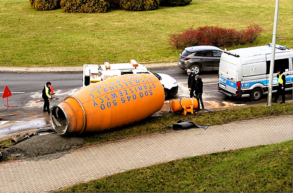 Pojechał za Ostro i Zwalił Gruszkę na Rondzie
