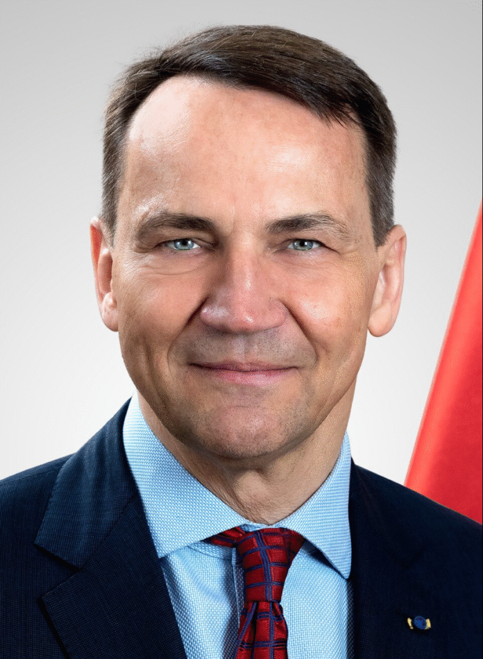 Sikorski - Wyrzucamy Konsulat z Gdańska i Dyplomatów