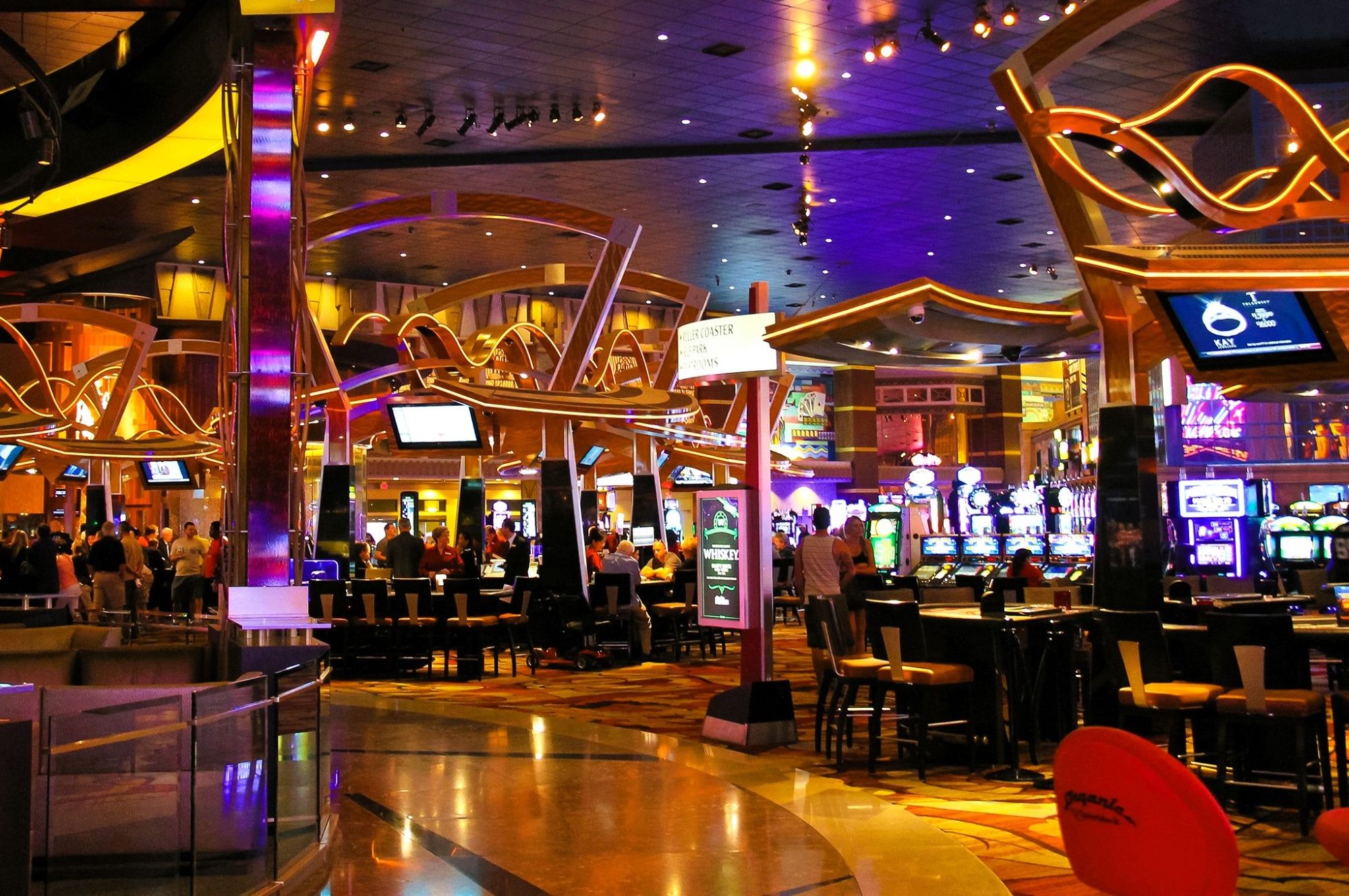 Jak muzyka, kolory i światło sterują Twoimi decyzjami w kasynie?