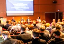 Wielka Inauguracja Akademii Demokracji Bezpośredniej! 🇵🇱 Radio Bezpieczna Podróż jest dumne z bycia Promotorem i Partnerem Medialnym Akademii Demokracji Bezpośredniej!