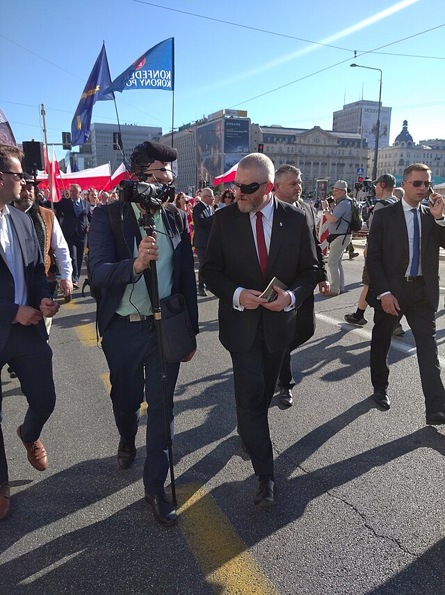 Partia Grzegorza Brauna wyprzedza Konfederację