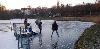 Tragedia na zamarzniętym zbiorniku w Radzewie: Nie żyje 7-latek i jego mama Tragedia na zamarzniętym zbiorniku w Radzewie Nie żyje 7-latek i jego mama