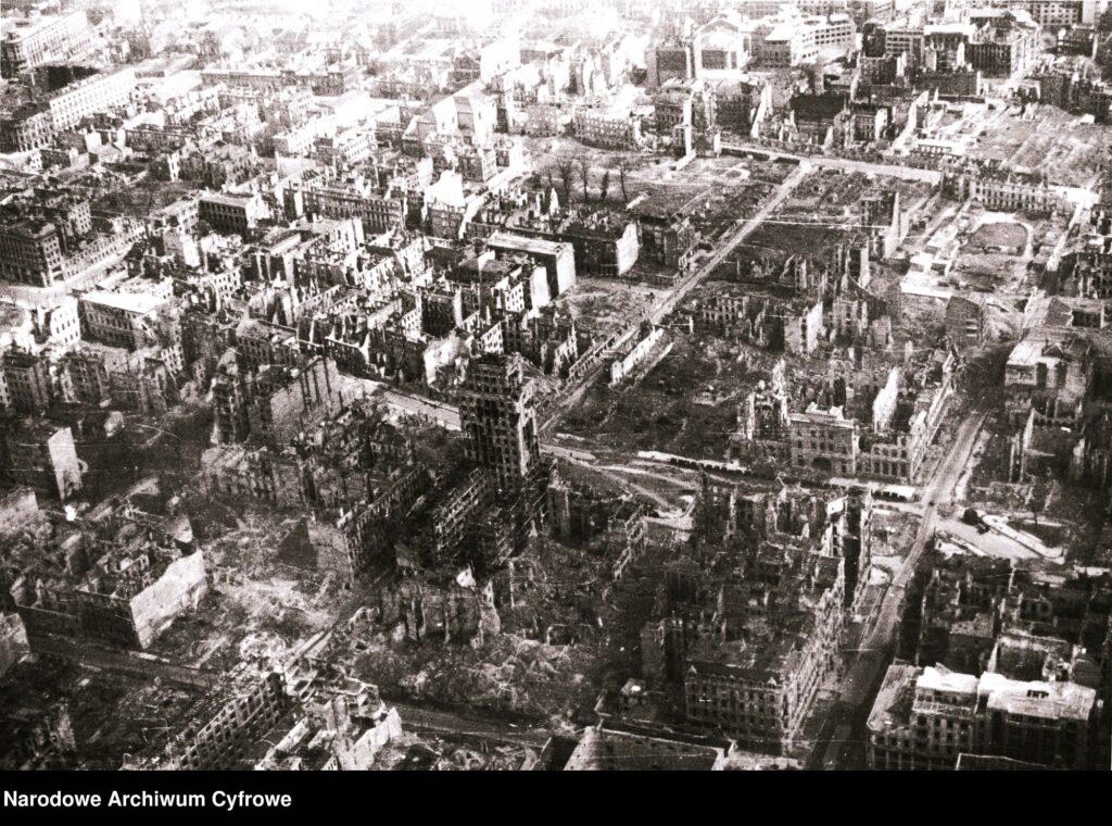 Zniszczona Warszawa reparacje wojenne i co by było gdyby role się odwróciły