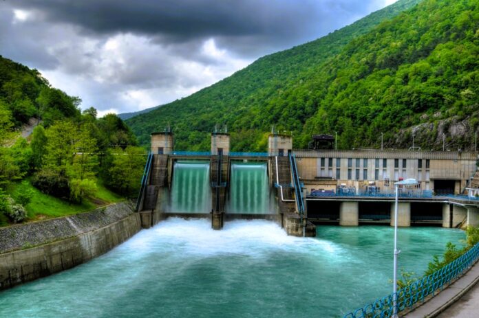 elektrownia wodna Norwegia jest liderem eksportu OZE Norwegia: Zielona Bateria Europy Napędzana Siłą Wody