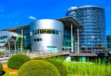 Koniec niemieckiej potęgi przez unijne zakazy Koniec niemieckiej potęgi przez unijne zakazy - szklana manufaktura VW Drezno