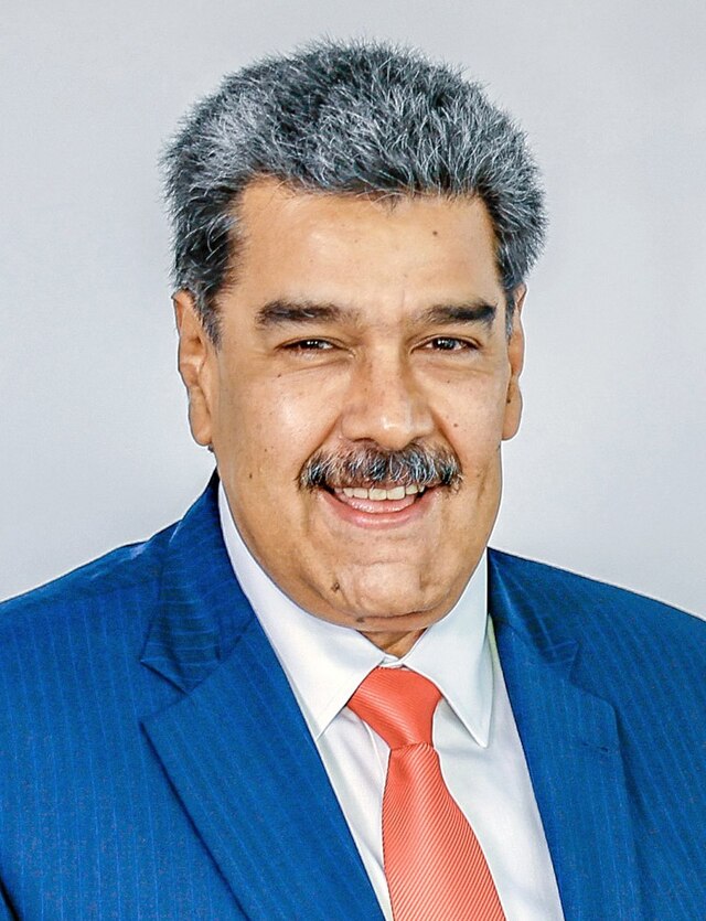 Nicolas Maduro transportowany do sądu – przełomowy proces w USA