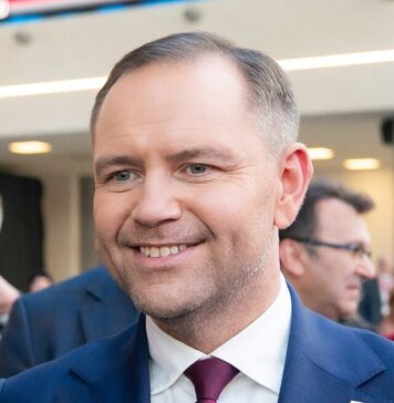 Polacy oceniają pierwsze półrocze prezydentury Karola Nawrockiego Polacy oceniają pierwsze półrocze prezydentury Karola Nawrockiego