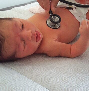 Policjanci z Mławy znaleźli noworodka w szafce po wezwaniu. Są pierwsze zatrzymania Policjanci z Mławy znaleźli noworodka w szafce po wezwaniu. Są pierwsze zatrzymania