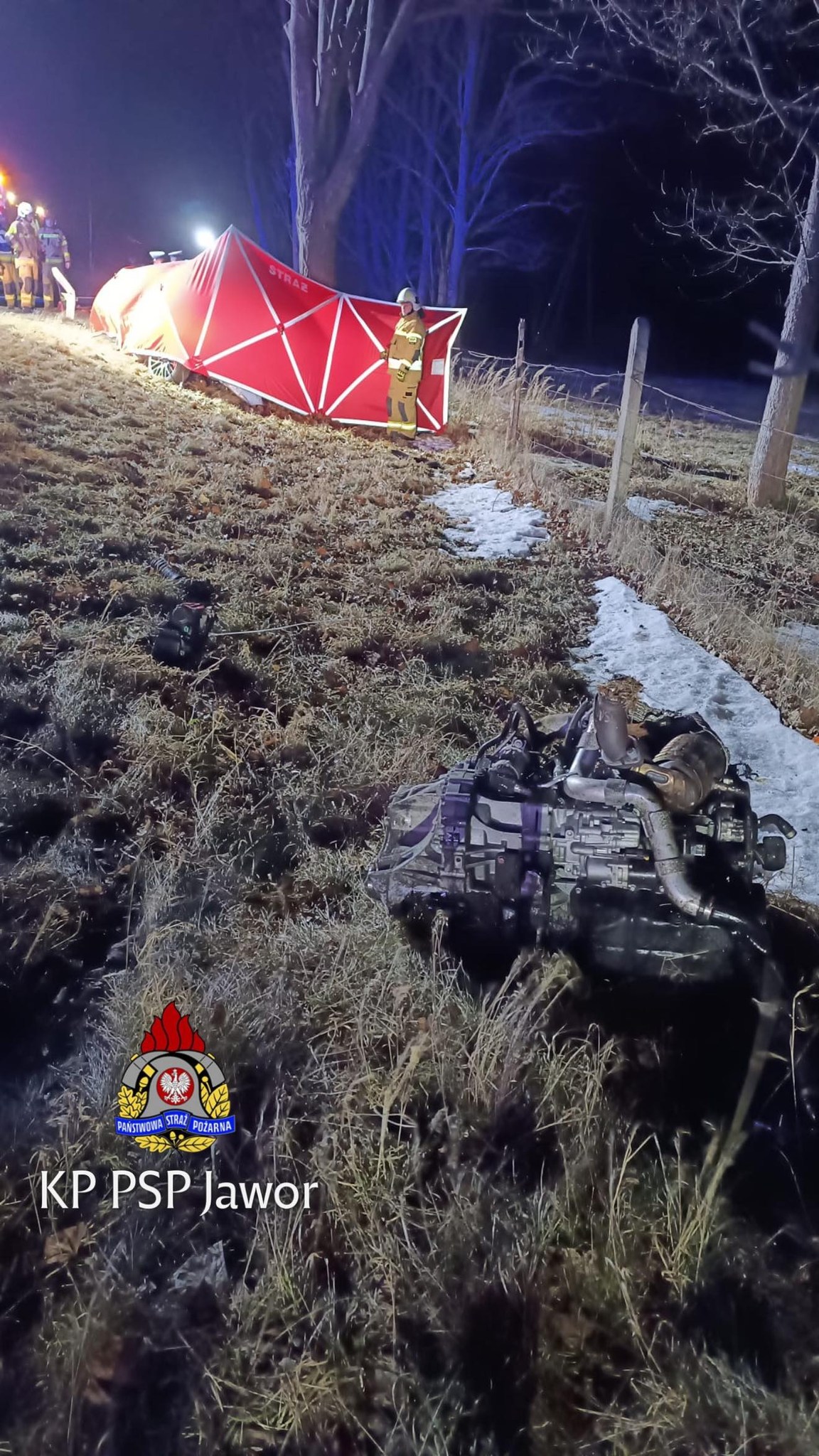 Tragiczny wypadek w Wilanowie: 38-letni kierowca uderzył w słup i śmierć po przewiezieniu do szpitala