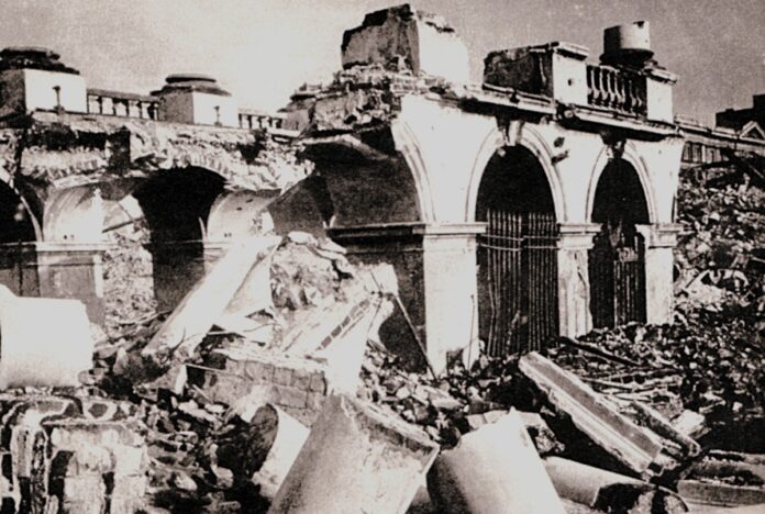 Warszawa zniszczona przez kosmitów bo Niemcy nie przyznają się i nie zapłacą ale podziwiają