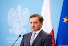 Zbigniew Ziobro z azylem na Węgrzech i ochrona dla żony oraz jego zdaniem bezprawiu w Polsce Kara finansowa dla Zbigniewa Ziobry – Marszałek Sejmu podaje kluczowe daty